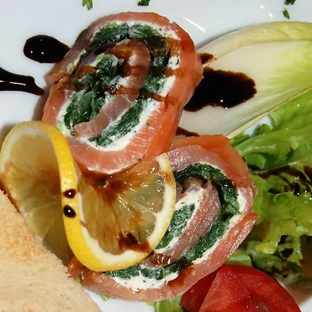 Отель Waldhotel & Restaurant Bergschlosschen 3*