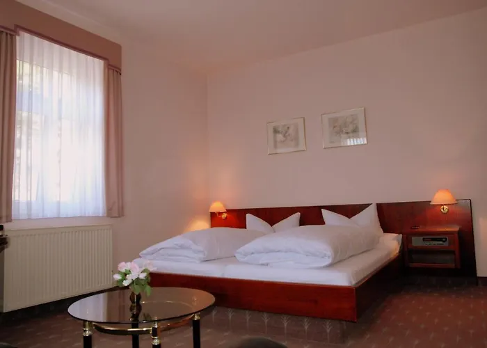 Waldhotel & Restaurant Bergschlosschen Hotel Hetzdorf